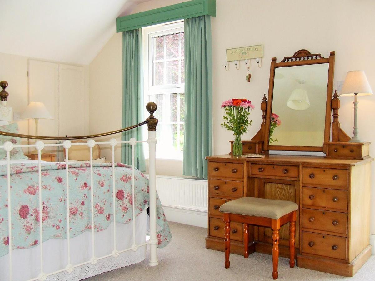 Lobhill Farmhouse Bed And Breakfast And Self Catering Accommodation Okehampton Exterior photo