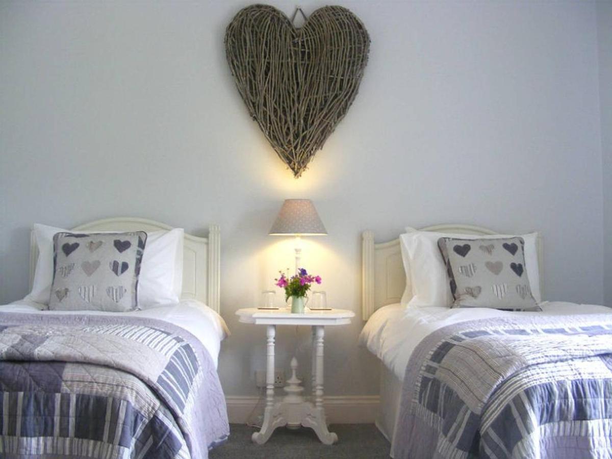 Lobhill Farmhouse Bed And Breakfast And Self Catering Accommodation Okehampton Room photo