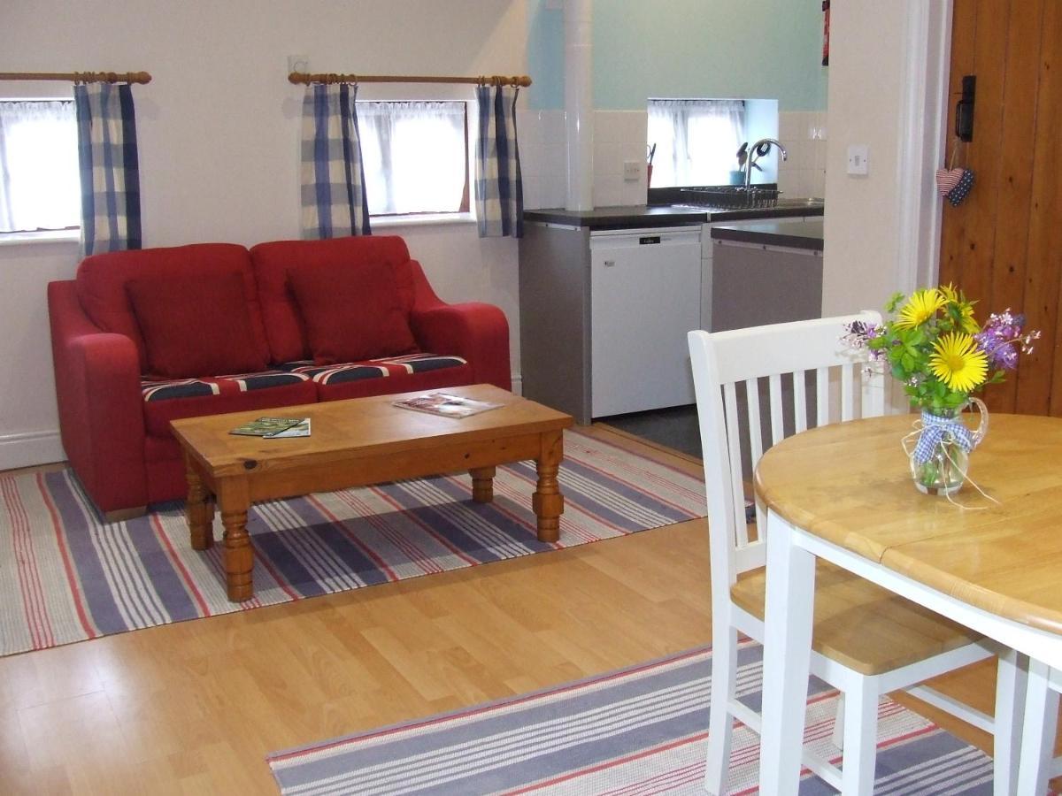 Lobhill Farmhouse Bed And Breakfast And Self Catering Accommodation Okehampton Exterior photo