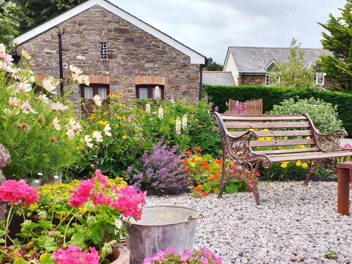 Lobhill Farmhouse Bed And Breakfast And Self Catering Accommodation Okehampton Exterior photo